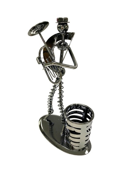 Tuba Çalan Adam Figürlü Masaüstü Metal Kalemlik 605716