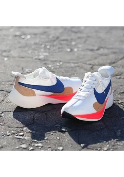 Nike Moon Racer Beyaz Spor Ayakkabı Kutusuzdur