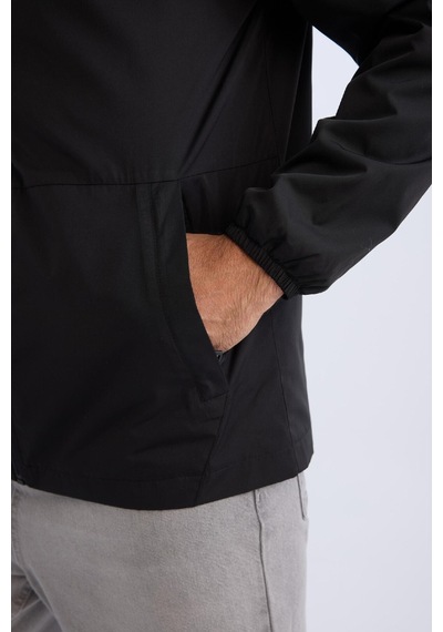 DeFacto Su İtici Slim Fit Dar Kesim Kapüşonlu Fermuarlı Mevsimlik Baharlık Mont C5821AX25SPBK27 DeFacto Su İtici Slim Fit Dar Kesim Kapüşonlu Fermuarlı Mevsimlik Baharlık Mont C5821AX25SPBK27