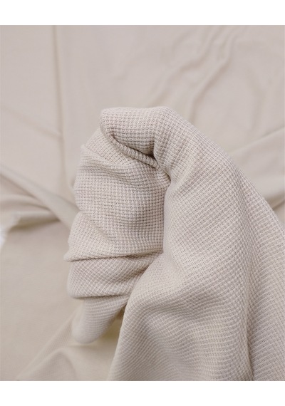 Bej İle Uçuk Yeşil Arası Renkte Örgsğnden Minik Kare Kare Desenli İnce Yumuşak Hayli Esnek Örme Kumaş Elbiselik & Bluzluk En: 150cm-12433 Bej,yeşil