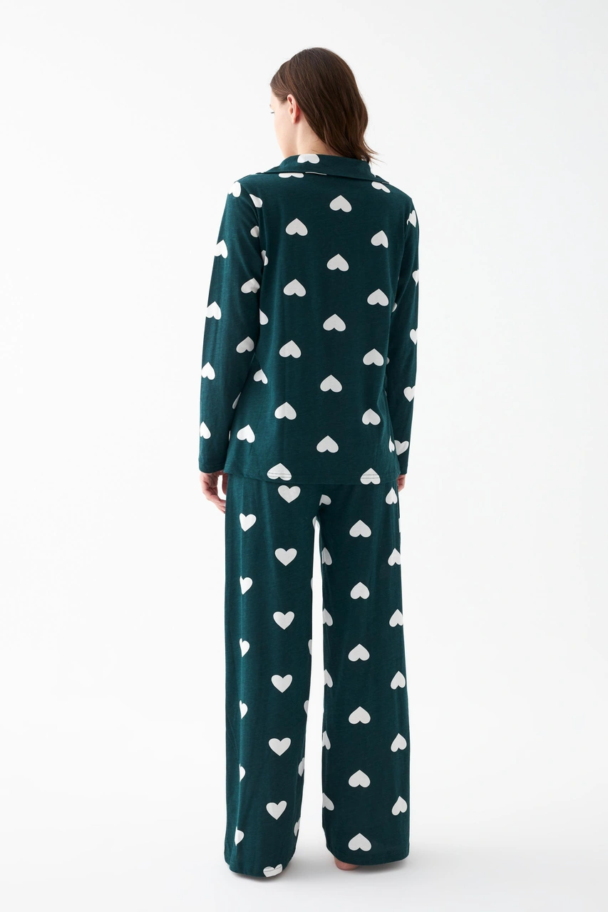 Akbeniz Kadın Zümrüt Yeşili Kalp Desenli Düğmeli Pamuklu Pijama Takımı Zümrüt Yeşili Akbeniz Kadın Zümrüt Yeşili Kalp Desenli Düğmeli Pamuklu Pijama Takımı Zümrüt Yeşili