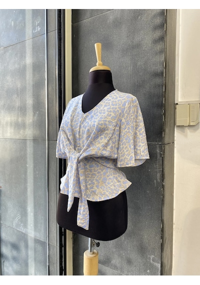 Pera Moda Leopar Desenli Önden Bağlamalı Beli Lastikli Crop Bluz Gömlek Bebe Mavisi