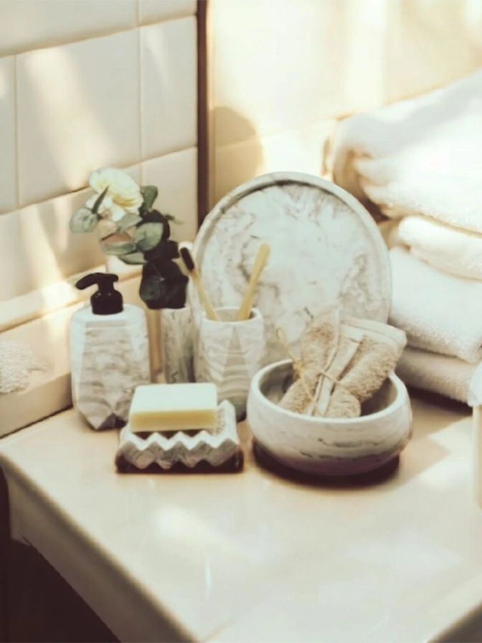 6'lı Bej Mermer Desen Beton Banyo Seti ,sıvı Sabunluk Diş Fırçalığı Aksesuar Takımi,havluluk,tepsi Bej