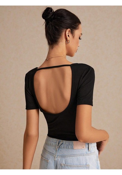 Liona V Yaka Sırtı Açık İpli Siyah Renk Fitilli Kısa Kollu Slim Fit Crop Top Bluz