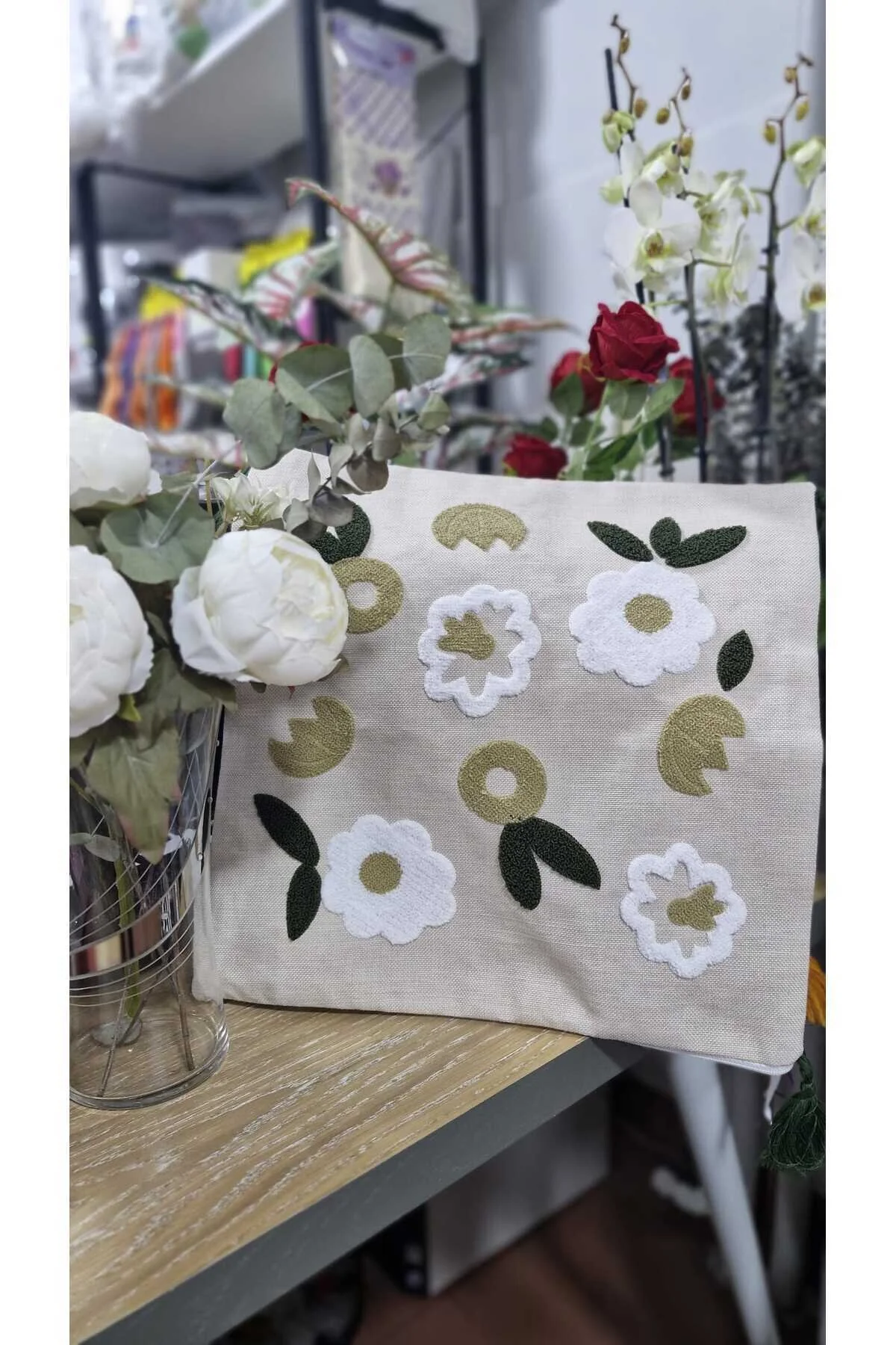 Tekli Home Yazılı Punch İşlemeli Dekoratif Premium Nakışlı Kırlent Kılıfı 45 X 45 Cm Çok Renkli
