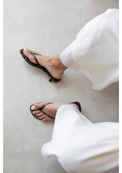 Wolk Shoes Ruiz Kadın Topuklu Parmak Arası Saten Sandalet Leopar Leopar