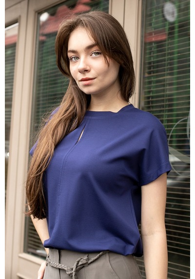 Kadın İpeksi Yumuşak Kumaş Geniş Sıfır Yaka Önü Pencereli Yanları Yırtmaçlı Tshirt Bluz-indigo İndigo Kadın İpeksi Yumuşak Kumaş Geniş Sıfır Yaka Önü Pencereli Yanları Yırtmaçlı Tshirt Bluz-indigo İndigo