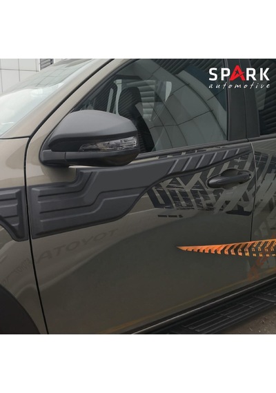 Toyota Hilux 2021- Yılı Ve Sonrası Uyumlu Yarasa Kapı Kaplama 4 Parça