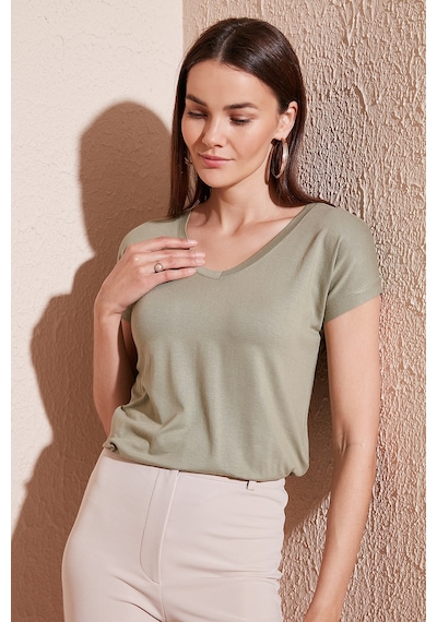 Lela V Yaka Rahat Kesim Yırtmaçlı Bayan Bluz 5862000 Olive