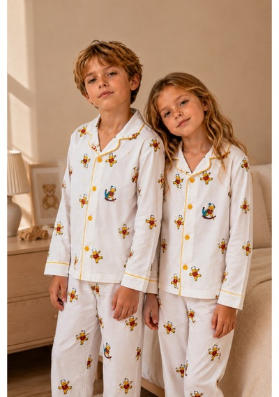Free Beka Krem Renk Üstüne Desenli Erkek Ve Kız Uzun Kollu Pijama Takımı Ve Göz Bandı