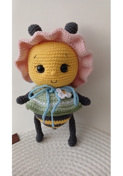 Amigurumi Şapkalı Sevimli Arı 02 - Çok Renkli