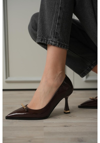 Esatsani Kahverengi Rugan Gold Toka Detaylı Sivri Burun 9 Cm Topuklu Rara Stiletto Kadın Ayakkabı Kahverengi Esatsani Kahverengi Rugan Gold Toka Detaylı Sivri Burun 9 Cm Topuklu Rara Stiletto Kadın Ayakkabı Kahverengi