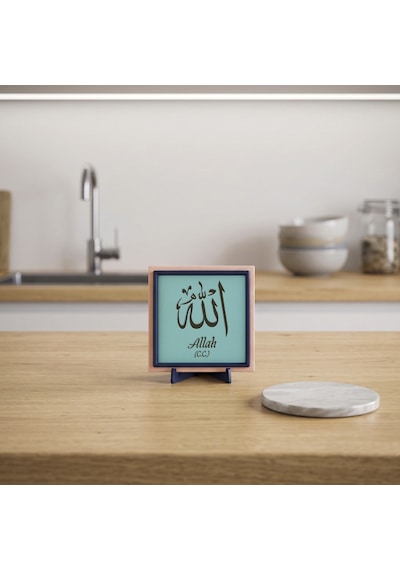 Allah C.c. Motifli Şık Dekoratif Obje, Modern Duruşuyla Her Mekana Uygun Maneviyat Odaklı 10x10 Cm