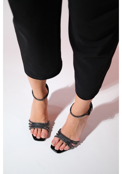 Luvishoes Monica Siyah Rugan Taşlı Kadın İnce Topuklu Abiye Ayakkabı Siyah