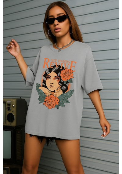Sepette 6 Ve Üzeri Alımlarda 1 Tişört Hediyedir - Unisex Mane Baskılı Tshirt Gri Sepette 6 Ve Üzeri Alımlarda 1 Tişört Hediyedir - Unisex Mane Baskılı Tshirt Gri