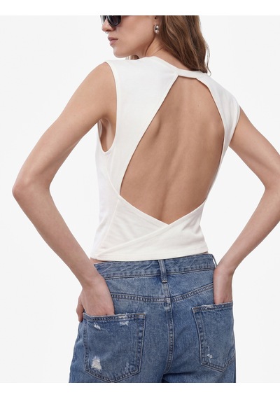 Koton Pamuklu Slim Fit Bisiklet Yaka Kolsuz Sırt Detaylı Bluz Ekru 6sak10337ek