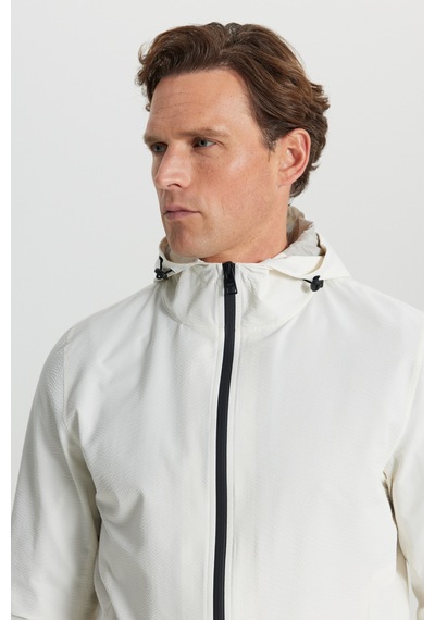 AC&Co / Altınyıldız Classics Erkek Ekru Softshell Rüzgar Geçirmez Standart Fit Normal Kesim Kapüşonlu Cepli Mont Ekru