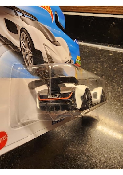 Hot Wheels 1/64 Czinger 21c