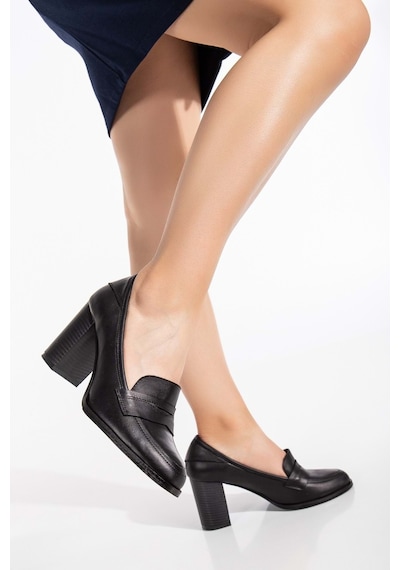 Analin Shoes Kadın Hakiki Deri Saraçlı Klasik Topuklu Ayakkabı Siyah
