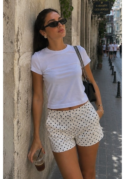 Madmext Beyaz Puantiyeli Mini Şort Mg2851