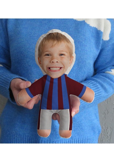 BK Gift Kutusunda Kişiye Özel Fotoğraflı Çocuk Bordo-Mavi Futbolcu Bebek Yastık – Doğum Gününe