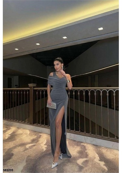 DefyModa Kadın Zarif Tek Omuz Yırtmaçlı Abiye Elbise Gümüş