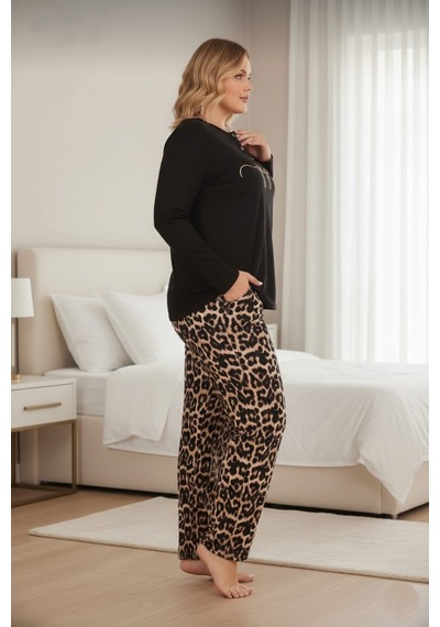 Eyfuze Kadın Siyah Büyük Beden Leopar Desenli Yakası Düğmeli Uzun Kollu Pijama Takımı Siyah Eyfuze Kadın Siyah Büyük Beden Leopar Desenli Yakası Düğmeli Uzun Kollu Pijama Takımı Siyah