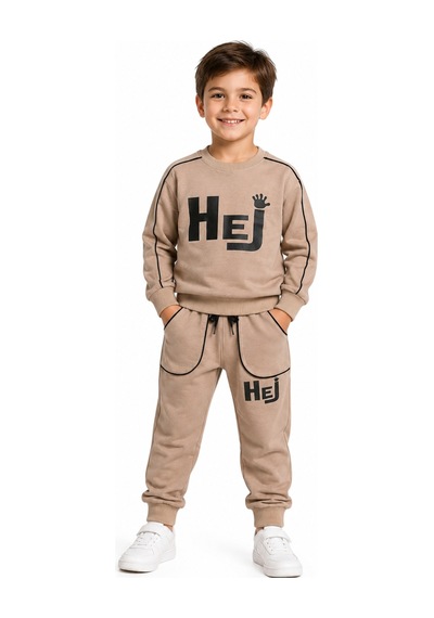 İrem Çocuk Giyim Erkek Çocuk Hej Yazı Desenli Kolları Eşofman Altı Şerit Detaylı Açık Kahverengi Renk Eşofman Takımı Kahverengi İrem Çocuk Giyim Erkek Çocuk Hej Yazı Desenli Kolları Eşofman Altı Şerit Detaylı Açık Kahverengi Renk Eşofman Takımı Kahverengi