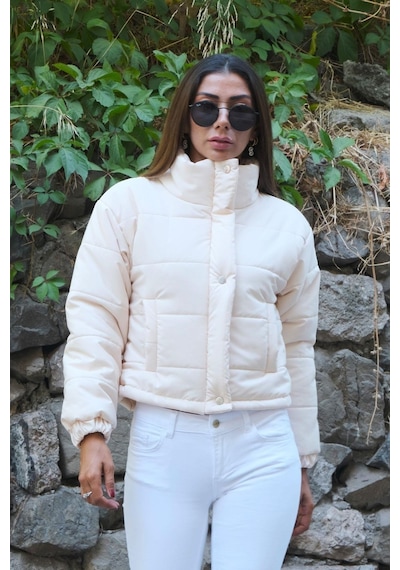 Keyifli Moda Kadın Bej Dik Yaka Çıtçıtlı Fermuarlı Kısa Şişme Mont - 40 Bej