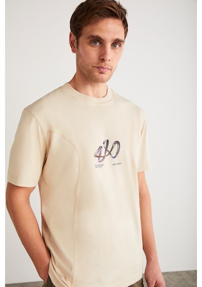 Grimelange Pablo Erkek %100 Organik Pamuklu Regular Önü Baskılı Dikiş Dekoratif Detaylı Bej T-shirt Bej
