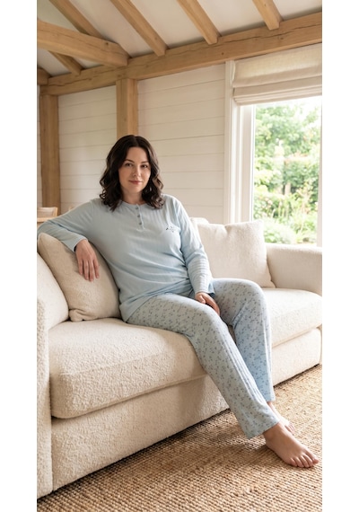 Eyfuze Kadın Kışlık Büyük Beden Desenli Yakası Düğmeli Uzun Kollu Pijama Takımı Buz Mavisi Eyfuze Kadın Kışlık Büyük Beden Desenli Yakası Düğmeli Uzun Kollu Pijama Takımı Buz Mavisi