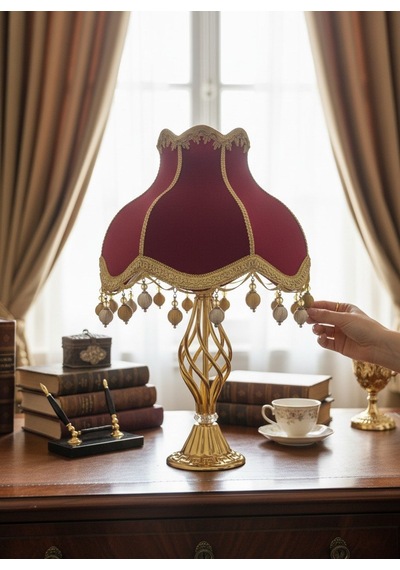 Kırmızı Kadife Şapkalı Gold Kaplama Ayaklı Klasik Model Abajur Klasik Dekoratif Aydınlatma 50x30cm