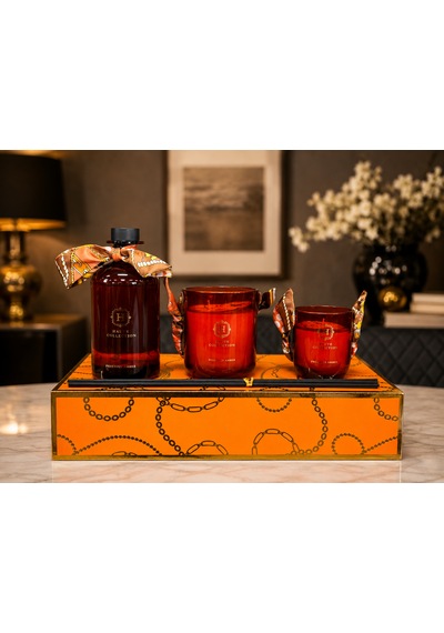 Haute Collection Amber Lüks Oda Kokusu Ve 2 Li Mum Seti Dekoratif Kokulu Mum & Çubuklu Oda Parfümü Hediyelik Set