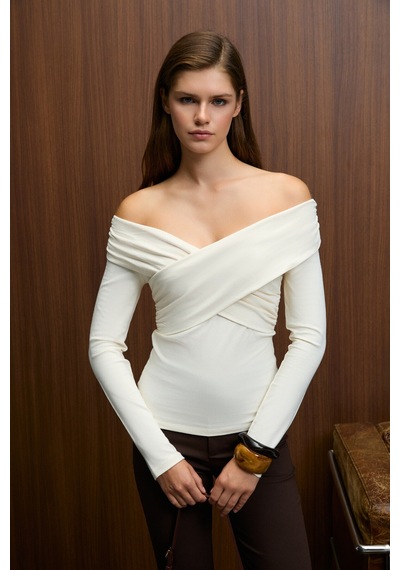 Grımelange Selunette Kadın Asimetrik Yakalı Omuzu Açık Esnek Kumaşlı Vücudu Saran Slim Fit Ekru Bluz Ekru