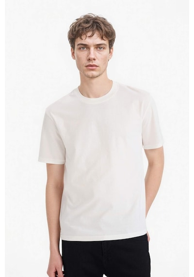 DeFacto %100 Pamuk New Regular Fit Bisiklet Yaka Basic Düz Kısa Kollu Beyaz Tişört V7699AZ25SPWT32 DeFacto %100 Pamuk New Regular Fit Bisiklet Yaka Basic Düz Kısa Kollu Beyaz Tişört V7699AZ25SPWT32