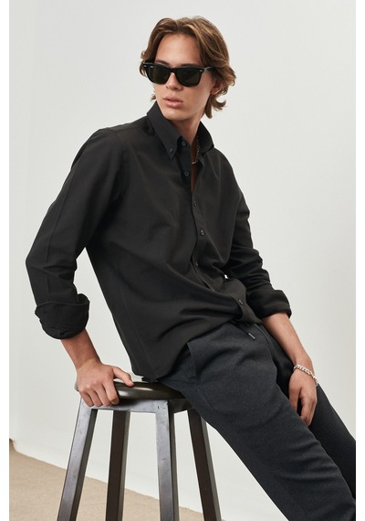 Erkek Sıyah Slim Fit Dar Kesim Düğmeli Yaka Pamuklu Oxford Gömlek Siyah