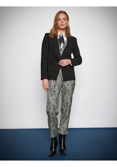Koton Melis Ağazat X Koton - Jakarlı Cep Detaylı Blazer Ceket Siyah 3wak50120ek 3WAK50120EK999 Siyah Koton Melis Ağazat X Koton - Jakarlı Cep Detaylı Blazer Ceket Siyah 3wak50120ek 3WAK50120EK999 Siyah
