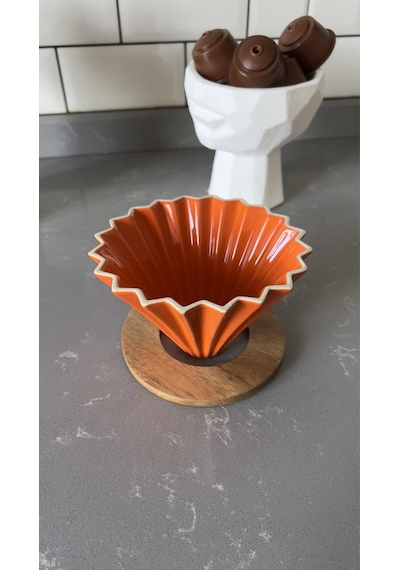 V60 Ahşap Standlı Dripper - Turuncu