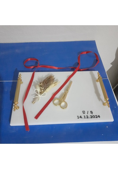 Doğal Mermer Nişan Tepsisi Gold Kulplu Altın Makas Ve Bir Çiçek Yüzüklük Beyaz