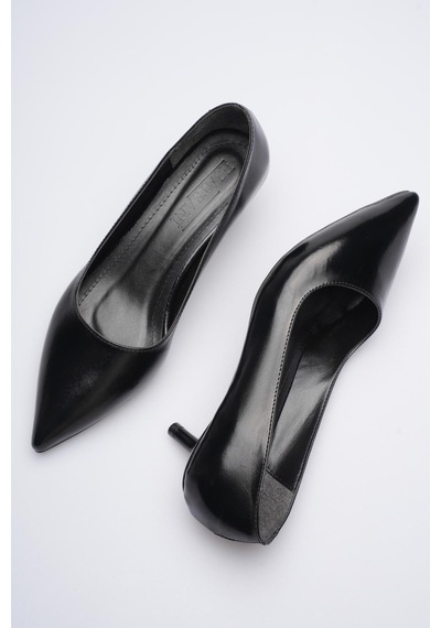 Esatsani Siyah Deri Sivri Burun Alçak Topuk 4 Cm Stiletto Dores Kadın Ayakkabı Siyah Deri Esatsani Siyah Deri Sivri Burun Alçak Topuk 4 Cm Stiletto Dores Kadın Ayakkabı Siyah Deri