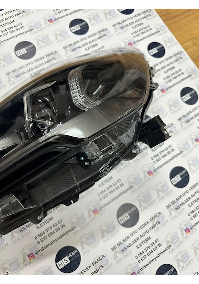 Toyota Hilux Koyu Gri Siyah Mercek Tip Sol Far Lambası 2021-2024