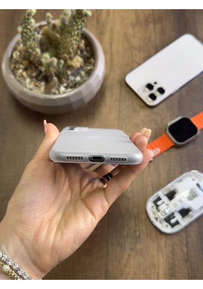 Apple iPhone 11 Uyumlu Süper İnce Mat Ultra Thin Silikon Kılıf Buzlu Beyaz