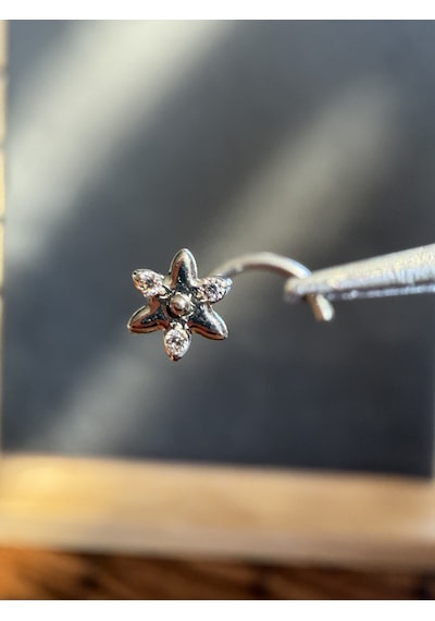 Yüksek Kalite G23 Titanium Üç Taş Zirkon 6x0.8mm Titanyum Hızma Piercing Gümüş