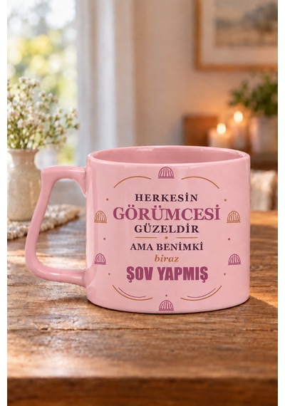 Herkesin Görümcesi Güzeldir Ama Benimki Biraz Şov Yapmış Baskılı Prime Kupa Pembe