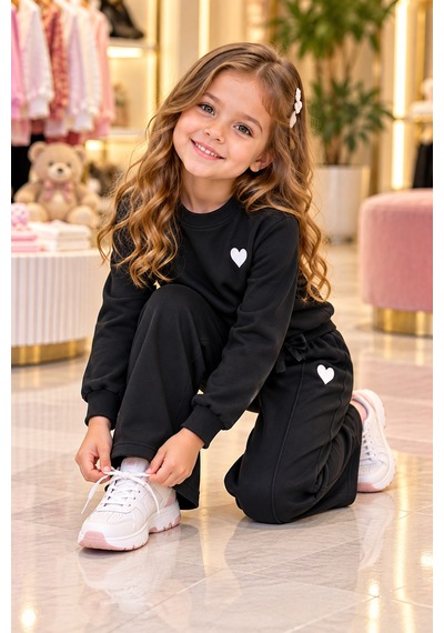 New Kids Kız Çocuk Takım Uzun Kol 3 İp Şrd Kalp Baskı Cepli Bol Paça Fiyonk Detaylı Takım Syh-91275 Siyah New Kids Kız Çocuk Takım Uzun Kol 3 İp Şrd Kalp Baskı Cepli Bol Paça Fiyonk Detaylı Takım Syh-91275 Siyah