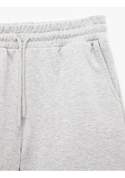 Koton Cepli Beli Bağcıklı Pamuklu Slim Fit Mini Şort Gri Melanj 6sal40004ık Gri Melanj Koton Cepli Beli Bağcıklı Pamuklu Slim Fit Mini Şort Gri Melanj 6sal40004ık Gri Melanj