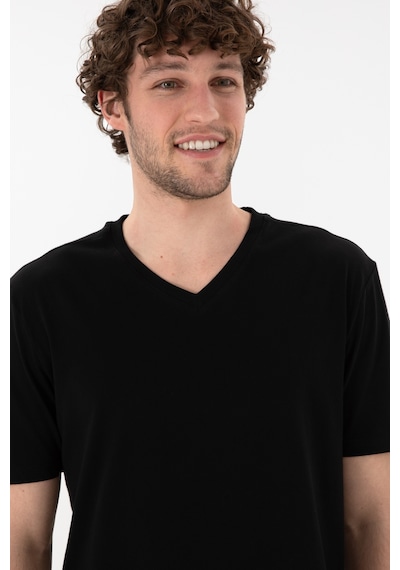U.S. Polo Assn. Erkek Regular Fit V Yaka Siyah Basic Tişört 50305858-VR046 U.S. Polo Assn. Erkek Regular Fit V Yaka Siyah Basic Tişört 50305858-VR046