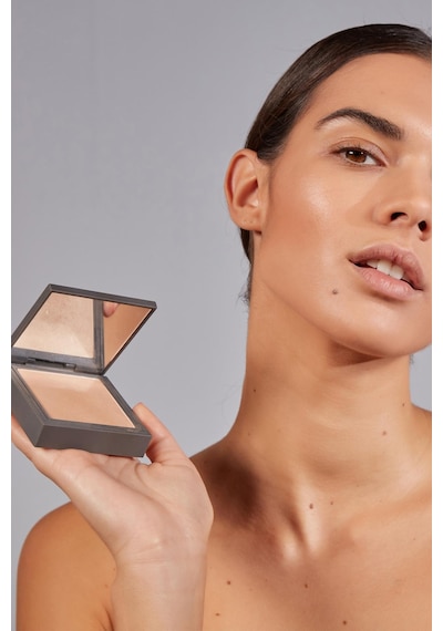 Alix Avien Powder Highlighter Nude