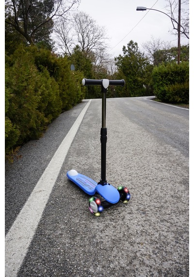 Scooter Yeni Pro 3tekerli Led Işıklı 3kademeli 0kğ Taşıma Kapasiteli 3+yaş Mavi