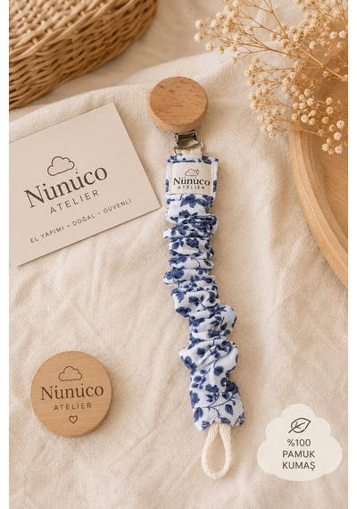 Nunuco Atelier El Yapımı Emzik Askısı %100 Pamuk Kumaş Bpa İçermez Klips Güvenli Emzik Tutucu Açık Mavi - Beyaz